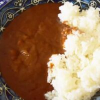 【ドンキ実食】限定「ガーリック欧風カレー」を食べてみた！ほぼ“にんにく料理”だった件
