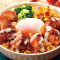【2026年6月25日】エクセルシオール カフェ夏の新メニュー一挙登場！ジャンバラヤからマンゴーピーチドリンク、パリチョコティラミスまで最新情報特集