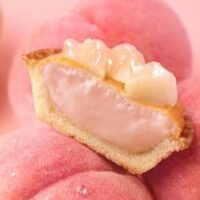 【2026年7月発売】桃スイーツ新商品まとめ！ローソン「ごろっと1/2個分！桃のタルト」・BAKE CHEESE TART「焼きたてタルト 桃チーズ」など
