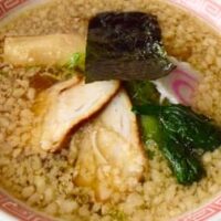 【幸楽苑実食】定番メニュー「背脂中華そば」を食べてみた！大粒の背脂はこってり？